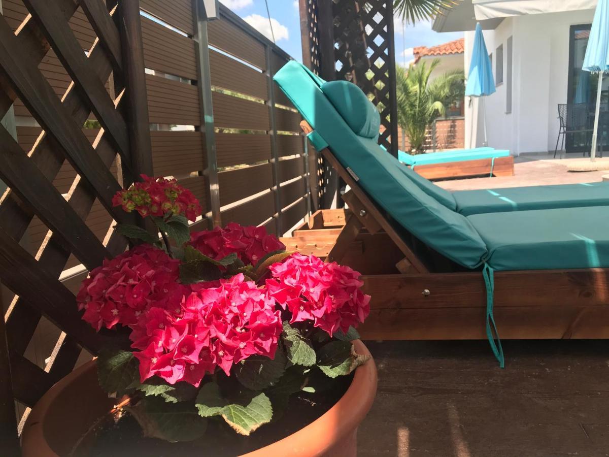 Sea Pearl Luxury Apartments Nea Vrasna Bagian luar foto