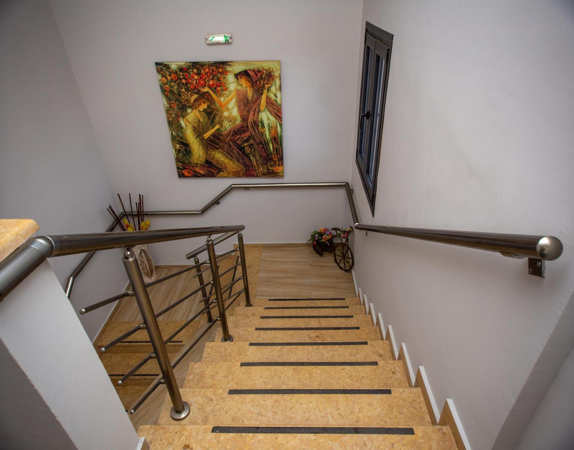 Sea Pearl Luxury Apartments Nea Vrasna Bagian luar foto