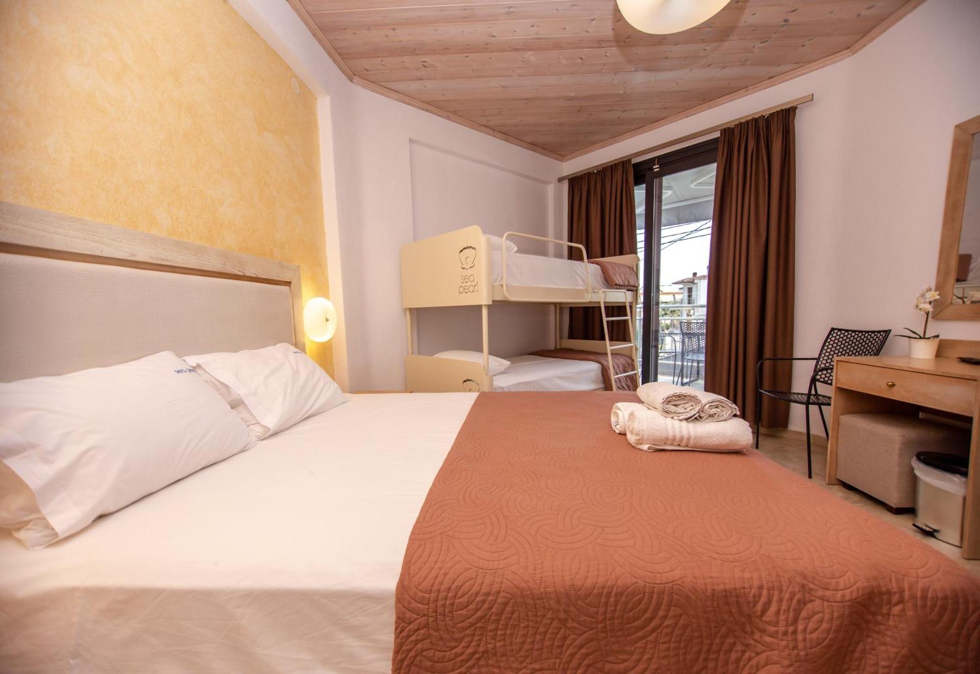 Sea Pearl Luxury Apartments Nea Vrasna Bagian luar foto