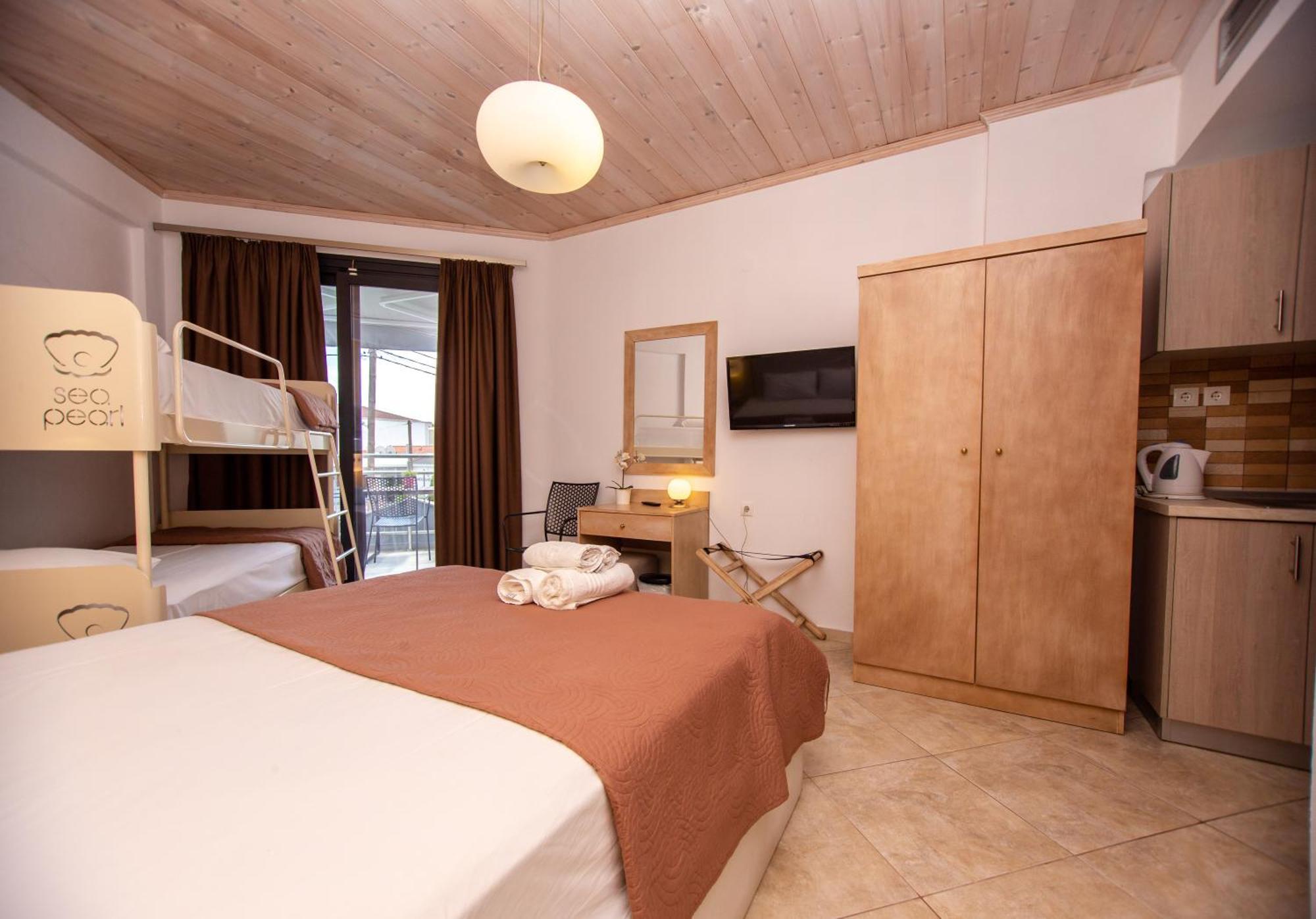 Sea Pearl Luxury Apartments Nea Vrasna Bagian luar foto