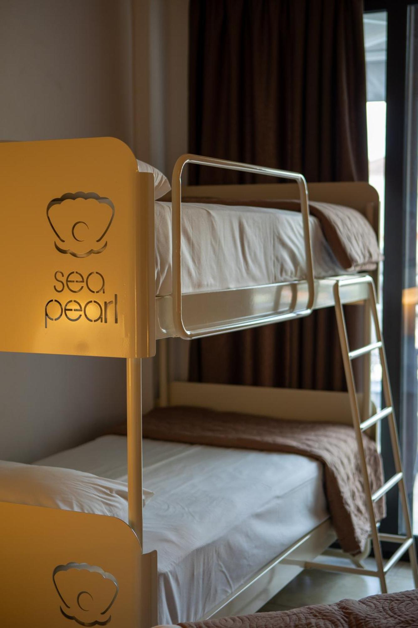 Sea Pearl Luxury Apartments Nea Vrasna Bagian luar foto
