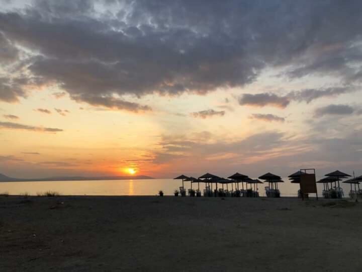 Sea Pearl Luxury Apartments Nea Vrasna Bagian luar foto